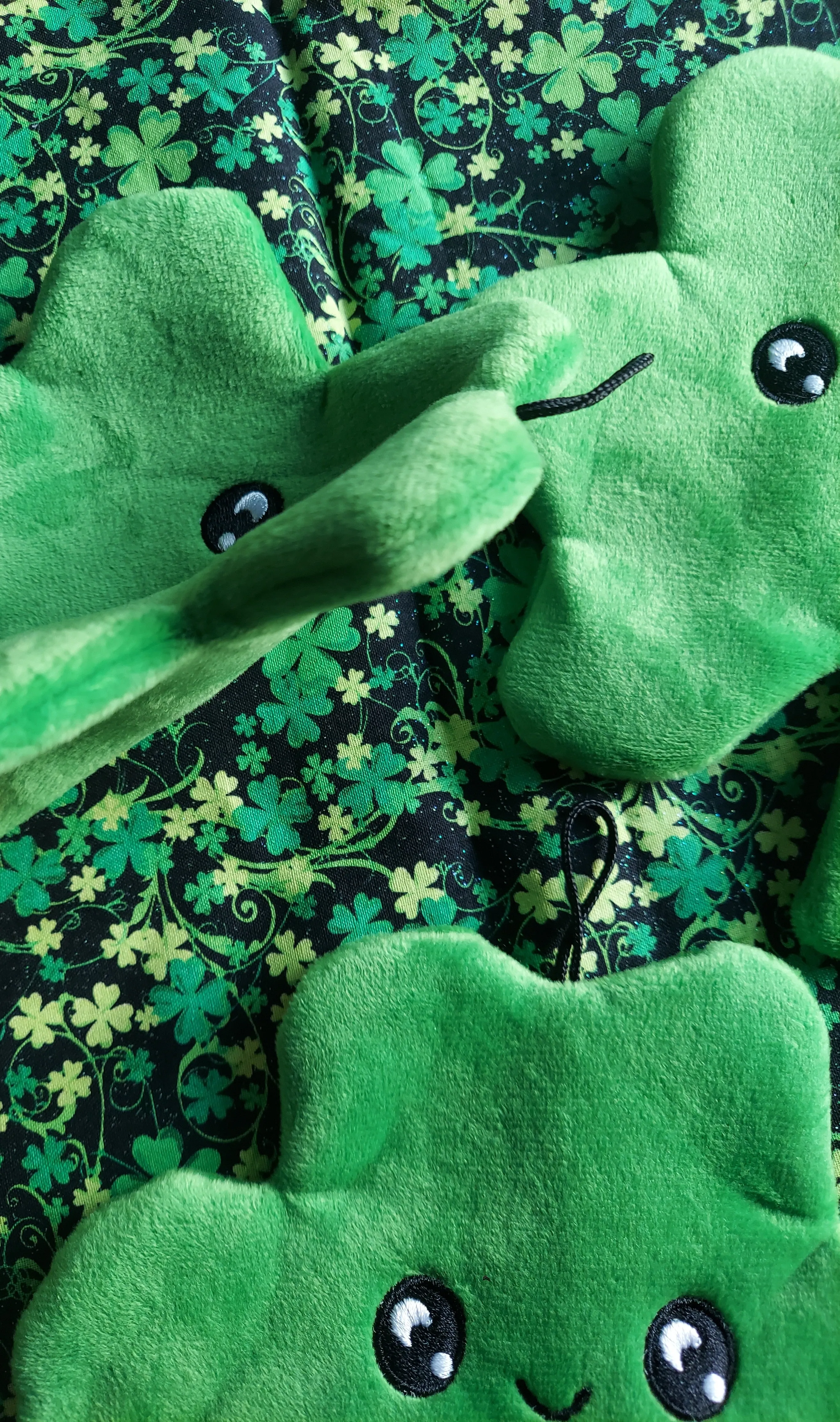 St. Patrick’s Day Shamrock Fun Crinkle Stuffingless Plush Puppy Dog Toy!