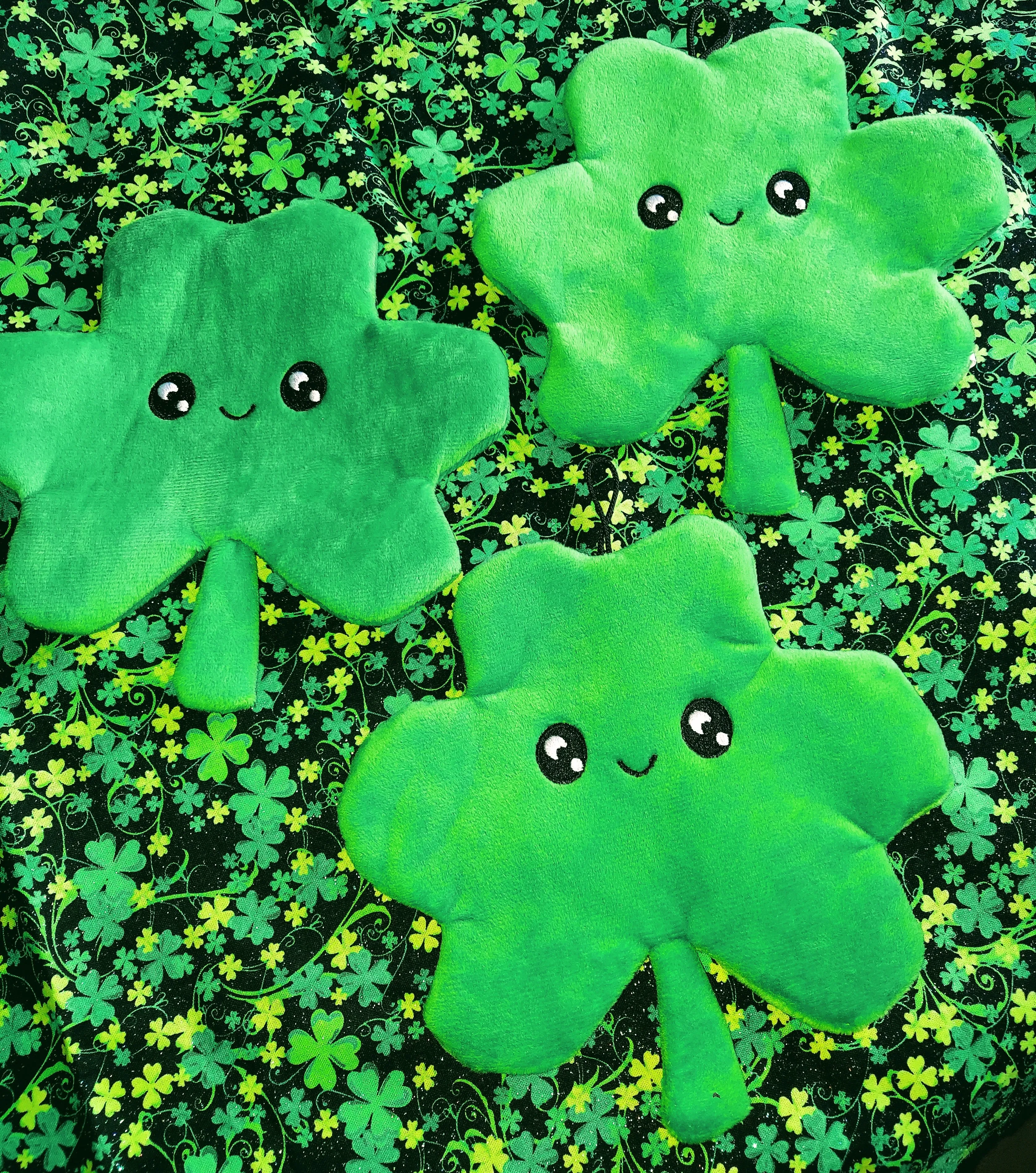 St. Patrick’s Day Shamrock Fun Crinkle Stuffingless Plush Puppy Dog Toy!